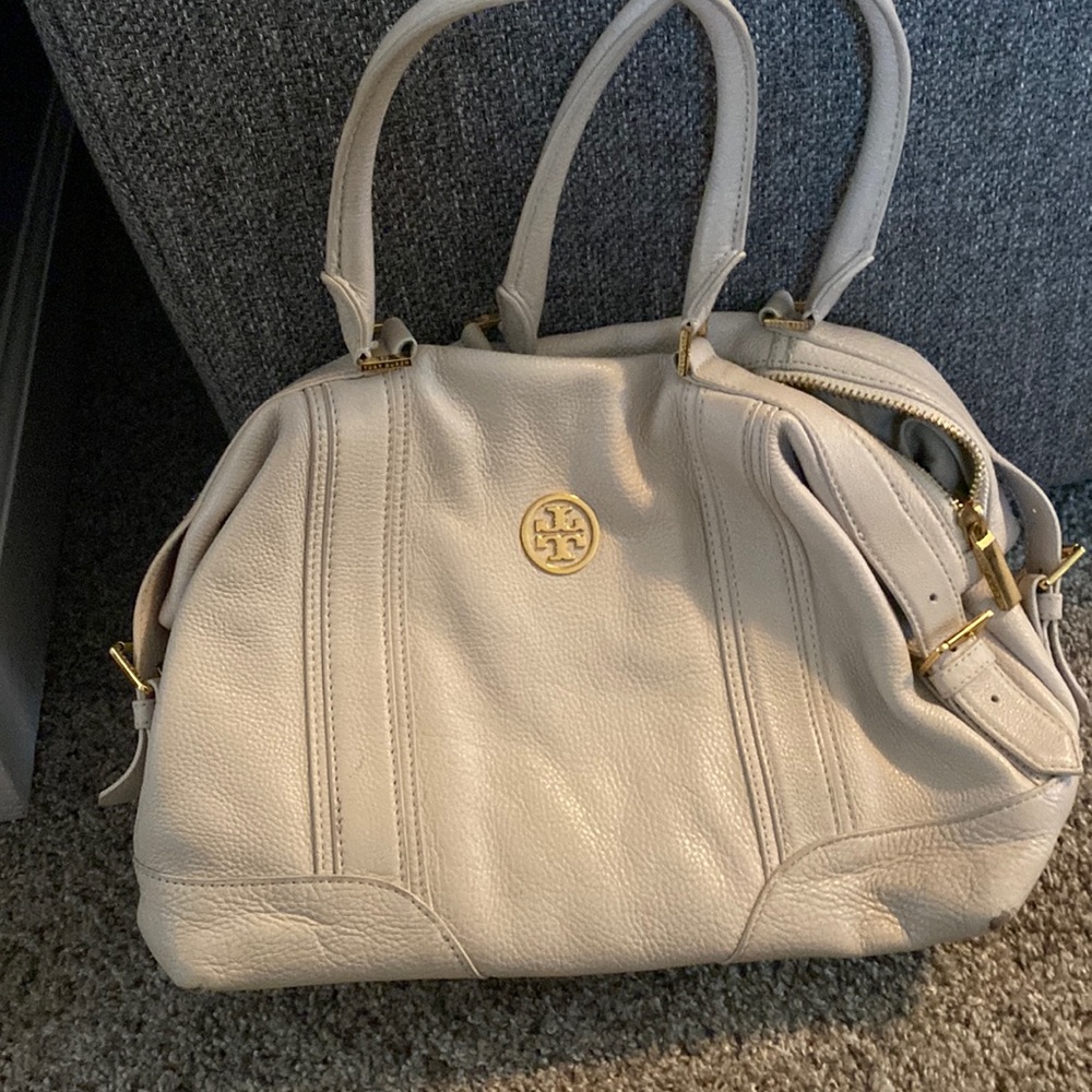 Tory Burch hand bag off white with gold zipper